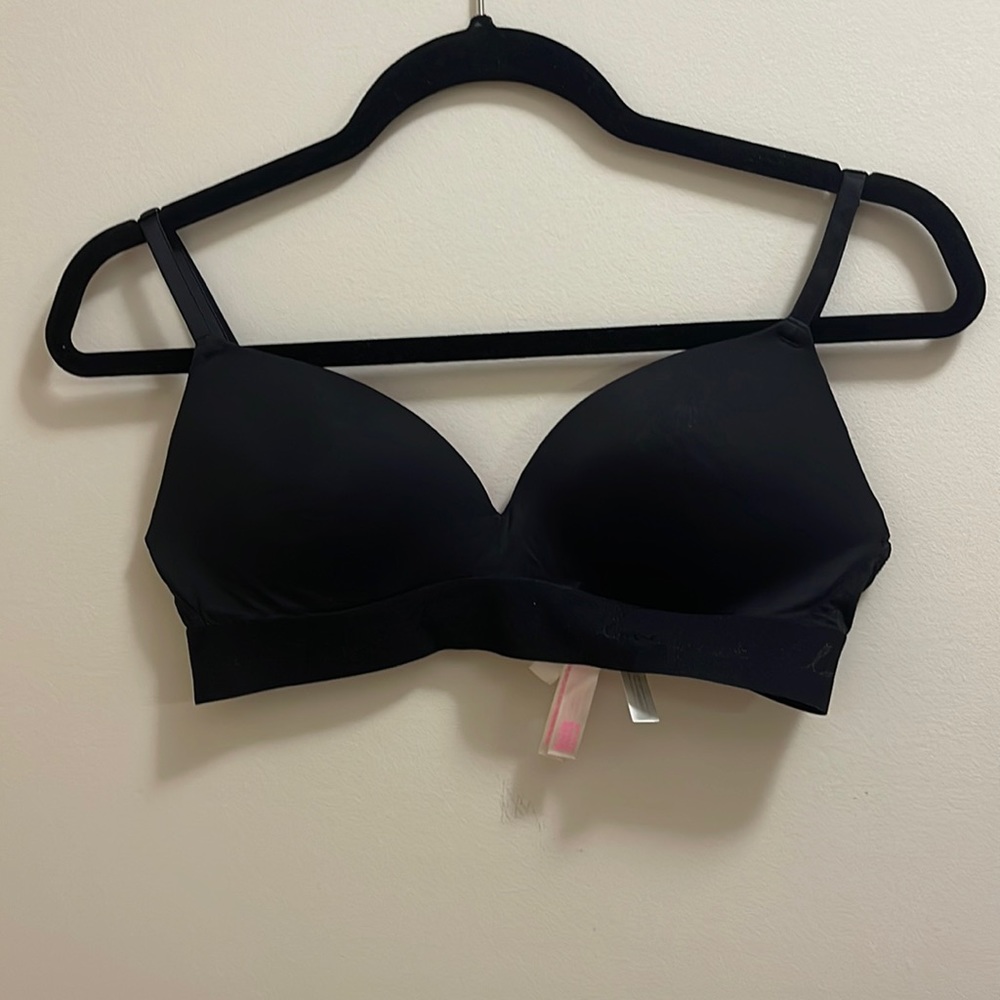 Black wireless push-up bra